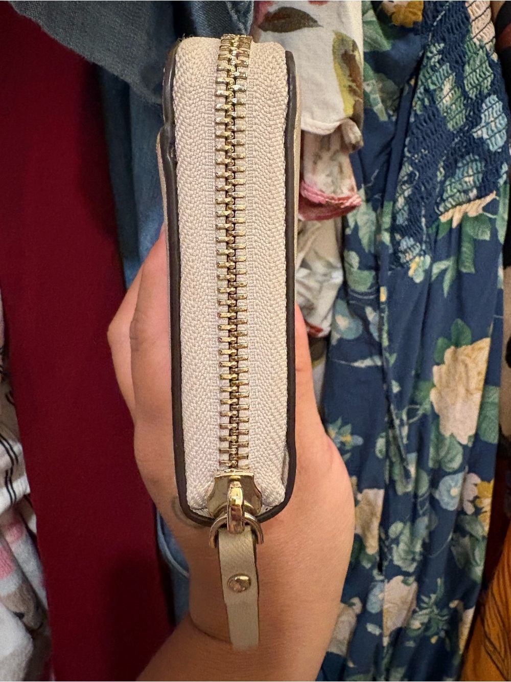 Kate Spade | Zip Around Wallet | Minnie Mouse - Picture 12 of 14